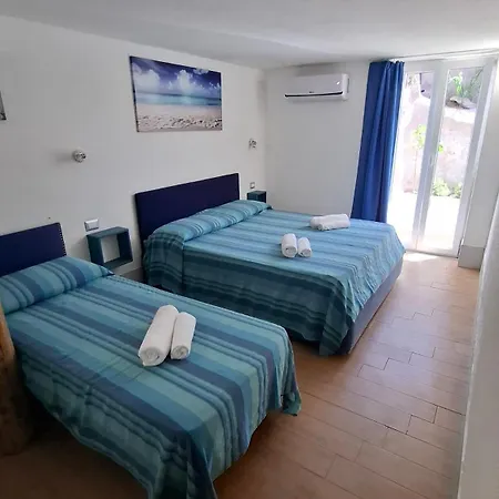 Portopollo Surfhouse C 招待所 Barrabisa